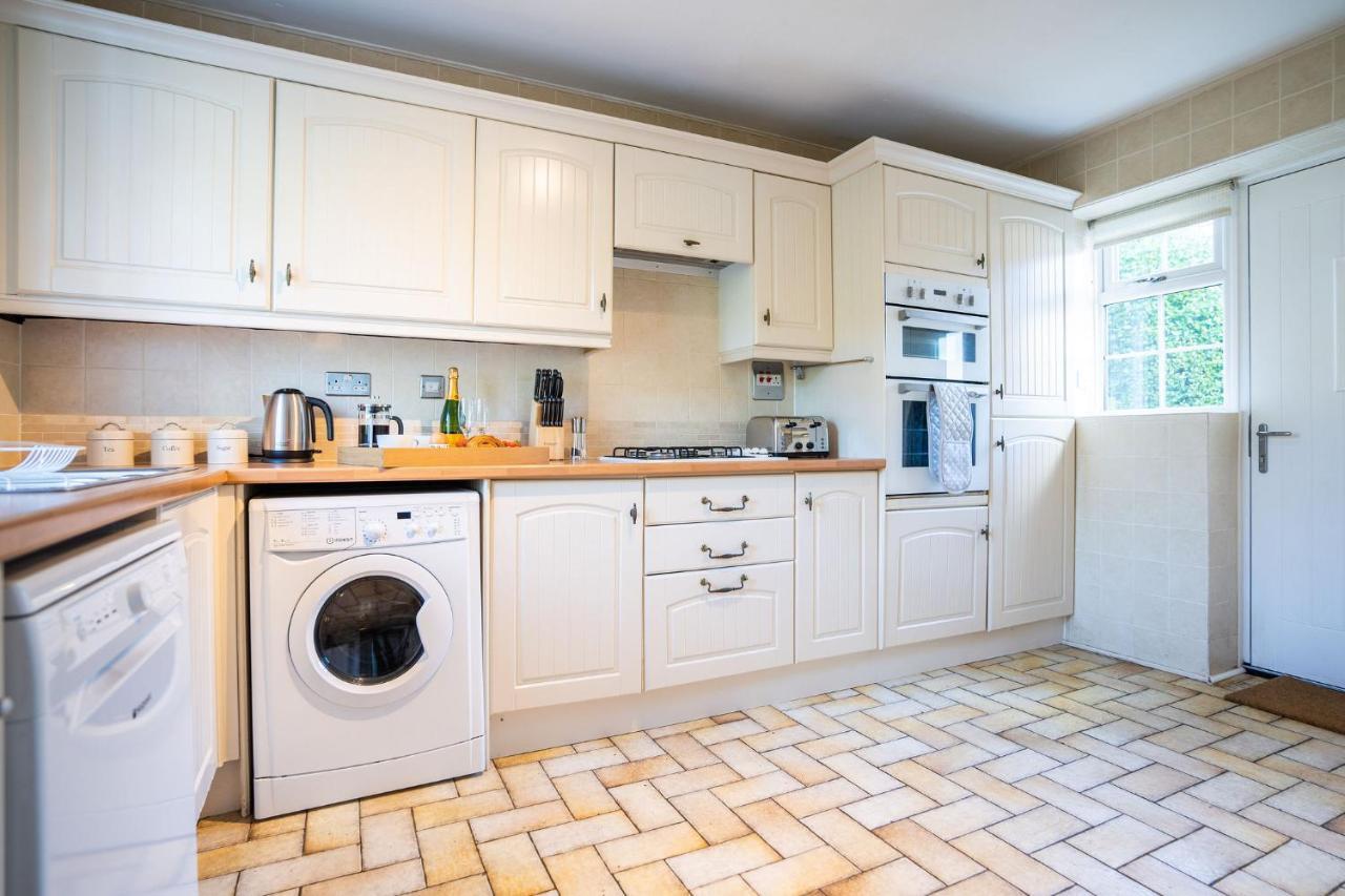 Beautiful Detached Home In Quaint Village Setting Wetherby Bagian luar foto