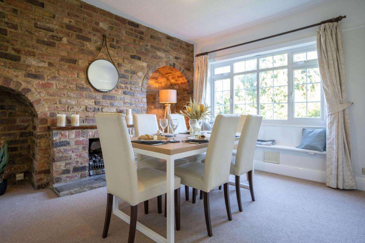 Beautiful Detached Home In Quaint Village Setting Wetherby Bagian luar foto